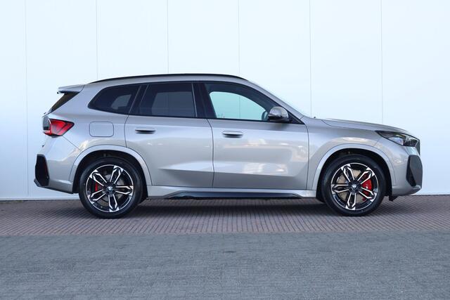 BMW X1 xDrive25e | Sport Pakket Pro | Innovation Pack | Pano Dak | Trekhaak | Driving Assistant Plus | Parking Assistant Plus | Head-Up | M-Sportstoelen Voor | Stoel & Stuurwiel Verwarming |
