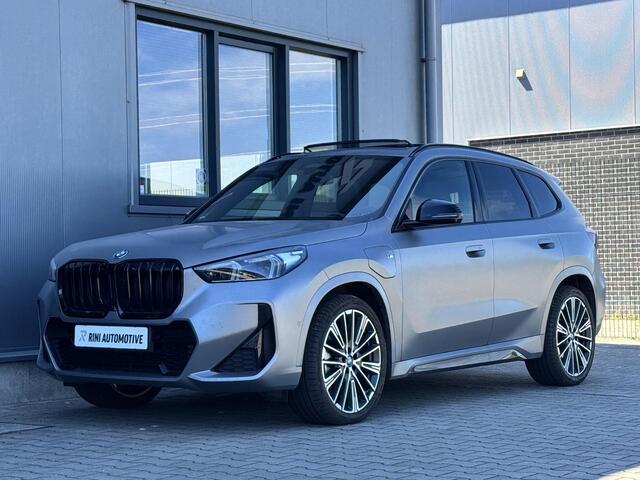 BMW X1 xDrive30e 326 PK | High Executive | Pano | Frozen Grey | Trekhaak | Leder | 20 inch