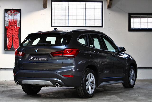 BMW X1 sDrive20i Business Edition Plus | Sportstoelen | Head-Up | 17 inch | trekhaak | NL auto | 1e eigenaar | BTW |