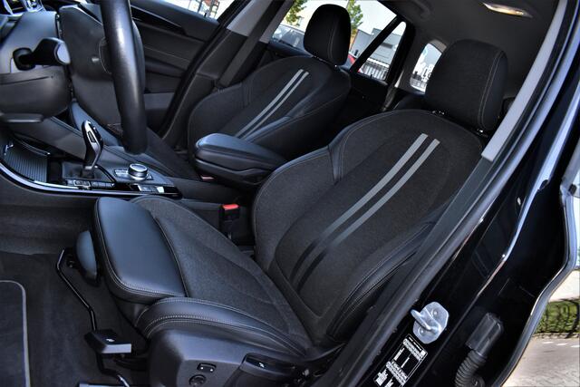 BMW X1 sDrive20i 179pk Automaat High Executive Camera/Trekhaak/Navi/Led/Climate/Stoelverw./Pdc/Cruise/Lmv18"