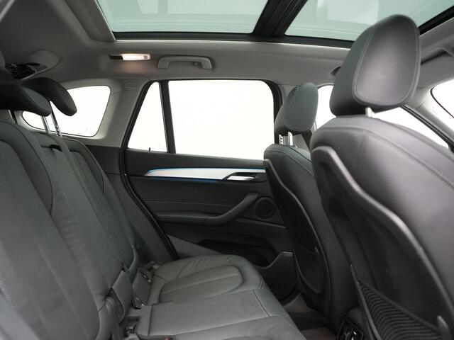 BMW X1 xDrive25e X Line PHEV 221pk Dealer O.H. | 19" | Panodak | Head Up | Camera | Lederen Sportstoelen Memory & Verwarmd | Sfeerverlichting | Hifi Audio | Navigatie | DAB | Cruise Control | Plug In Hybrid |