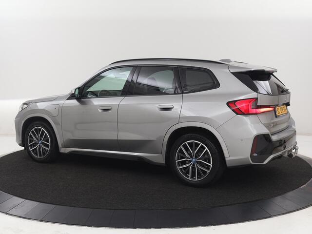 BMW X1 xDrive25e M Sport | SOH 93% | Head-Up | 360 Camera | Stoelverwarming | Trekhaak | Adaptive cruise | Leder/Alcantara | Keyless | Carplay | Side Assist | Adaptief LED | Sportstoelen | PHEV | Plug In
