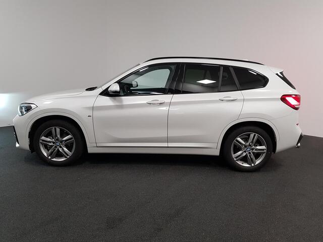 BMW X1 sDrive18i Automaat M-Sport Executive Lederen Bekleding Navigatie Climate Control Camera Parkeer Sensoren Lichtmetalen velgen Cruise Control