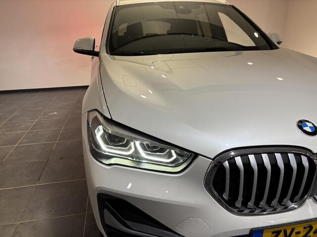 BMW X1 sDrive20i VDL Nedcar Edition | voorstoelen verwarmd | Parking pack |