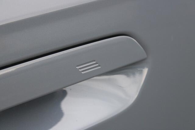 BMW X1 xDrive25e M Sport Automaat / Panoramadak / Trekhaak / Sportstoelen / M Adaptief onderstel / Comfort Access / Adaptieve LED / Head-Up / Harman Kardon