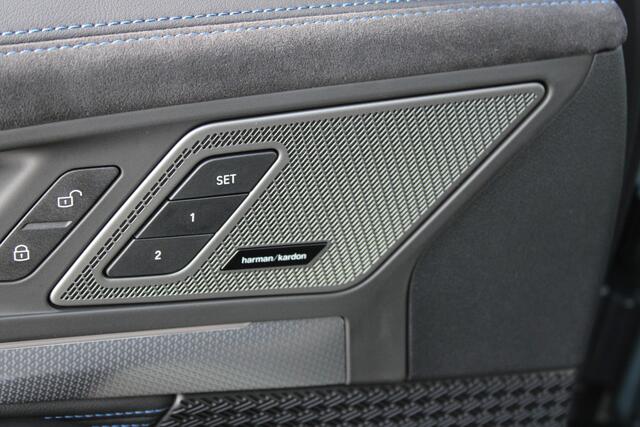 BMW X1 xDrive25e M Sport Automaat / Panoramadak / Trekhaak / Sportstoelen / M Adaptief onderstel / Head-Up / Parking Assistant Plus / Stuurverwarming