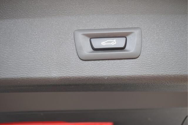 BMW X1 sDrive18i Executive NL-Auto / Sportstoelen / Clima / Correct onderhouden