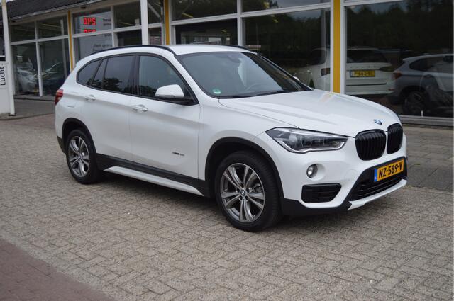 BMW X1 sDrive18i Executive NL-Auto / Sportstoelen / Clima / Correct onderhouden
