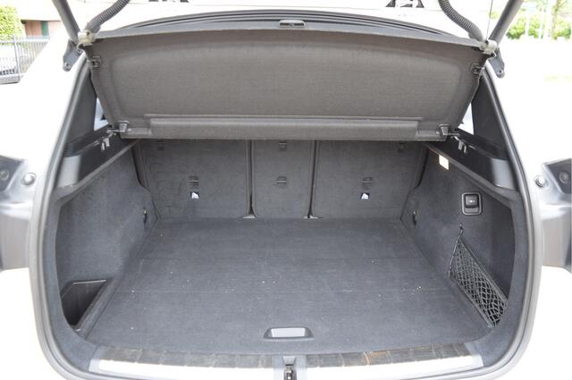 BMW X1 sDrive18i Executive NL-Auto / Sportstoelen / Clima / Correct onderhouden