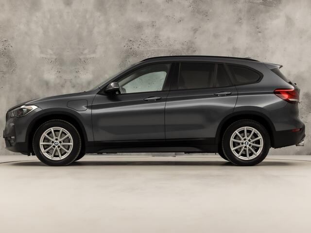BMW X1 xDrive25e High Executive 221Pk Automaat (GROOT NAVI, CLIMATE, STOELVERWARMING, GETINT GLAS, SPORTSTOELEN, CAMERA, ELEK ACHTERKLEP, NIEUWE APK, NIEUWSTAAT)