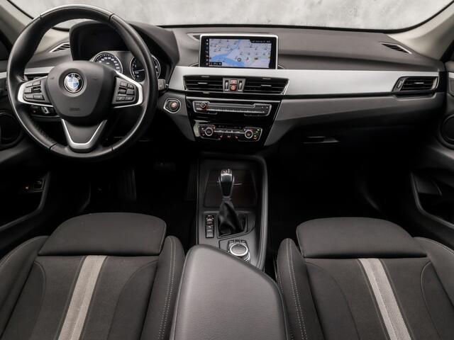 BMW X1 xDrive25e High Executive 221Pk Automaat (GROOT NAVI, CLIMATE, STOELVERWARMING, GETINT GLAS, SPORTSTOELEN, CAMERA, ELEK ACHTERKLEP, NIEUWE APK, NIEUWSTAAT)