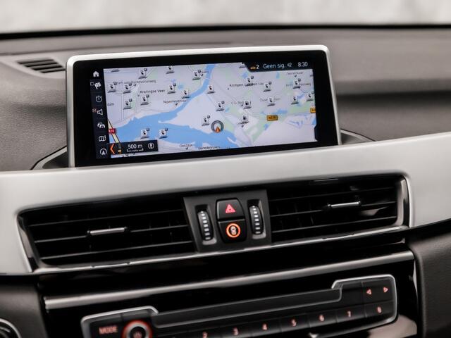 BMW X1 xDrive25e High Executive 221Pk Automaat (GROOT NAVI, CLIMATE, STOELVERWARMING, GETINT GLAS, SPORTSTOELEN, CAMERA, ELEK ACHTERKLEP, NIEUWE APK, NIEUWSTAAT)