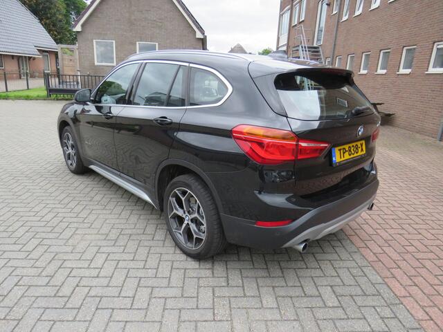 BMW X1 sDrive20i Corporate Lease High Executive * Rijklaarprijs incl. garantie * Automaat * PDC V+A * Electrische A-Klep * Carplay Android * Head Up *