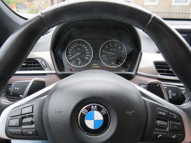 BMW X1 sDrive20i Corporate Lease High Executive * Rijklaarprijs incl. garantie * Automaat * PDC V+A * Electrische A-Klep * Carplay Android * Head Up *