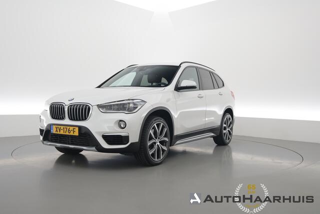 BMW X1 sDrive20i Orange Edition III | Rijklaar! | Orig. NL | HUD | Leder | Camera+PDC | Dig. Cockpit | Cruise | Stoelverw. | NAV | Climate | Elek. Klep | LED | 19'' V