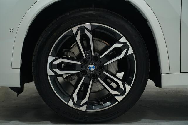 BMW X1 sDrive20i M Sport Panodak Led koplampen Camera Shadowline Stuur- en stoelverwarming 19 Inch Velgen
