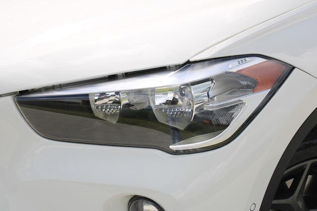 BMW X1 XDRIVE2.8I High Executive | Incl. 12 maanden garantie | Stoelverwarming | Cruise control | Climate control | Parkeercamera | Schuif/kantel dak | Elektrische achterklep | Memory seat | Navigatie | Bluetooth |