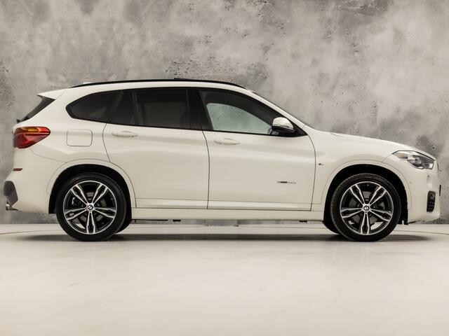 BMW X1 sDrive20i M Sport High Executive 192Pk Automaat (PANORAMADAK, M PAKKET, DEALER ONDERHOUDEN, GROOT NAVI, HEAD-UP DISPLAY, HARMAN/KARDON, ELEK SPORTSTOELEN, CAMERA, ELEK ACHTERKLEP, STOELVERWARMING, NIEUWSTAAT)