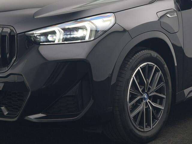 BMW X1 xDrive25e M Sport PHEV 245pk Dealer O.H. | Trekhaak Af Fabriek | Camera | Alcantara Sportstoelen Memory & Verwarmd | Adaptief Onderstel | Keyless | Sfeerverlichting | Adaptive LED | Widescreen Navi | DAB | Plug In Hybrid |