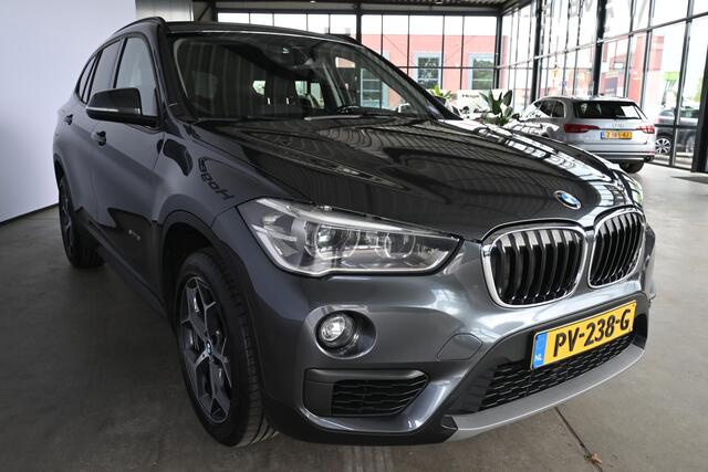 BMW X1 sDrive18i Executive Automaat Clima Navigatie Trekhaak Stoelverwarming Cruise 100% Onderhouden! Inruil Mogelijk!