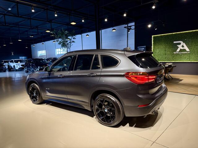 BMW X1 sDrive18i Advantage Aut Navi|Carplay|Xenon|PDC Grijs!