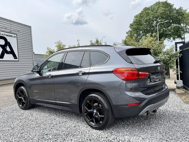 BMW X1 sDrive18i Advantage Aut Navi|Carplay|Xenon|PDC Grijs!