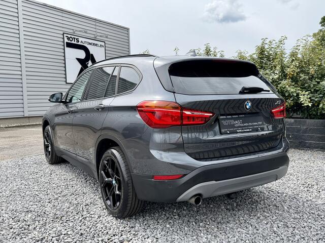 BMW X1 sDrive18i Advantage Aut Navi|Carplay|Xenon|PDC Grijs!
