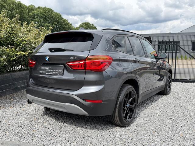 BMW X1 sDrive18i Advantage Aut Navi|Carplay|Xenon|PDC Grijs!