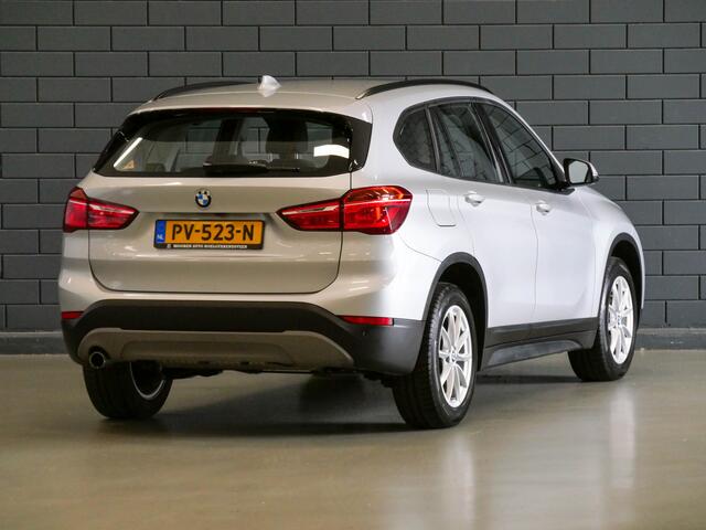 BMW X1 sDrive18i Executive | CAMERA | NAVIGATIE | 1.700kg Trekgew. |