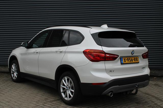 BMW X1 sDrive18i Executive Navigatie Wit-Metallic PDC