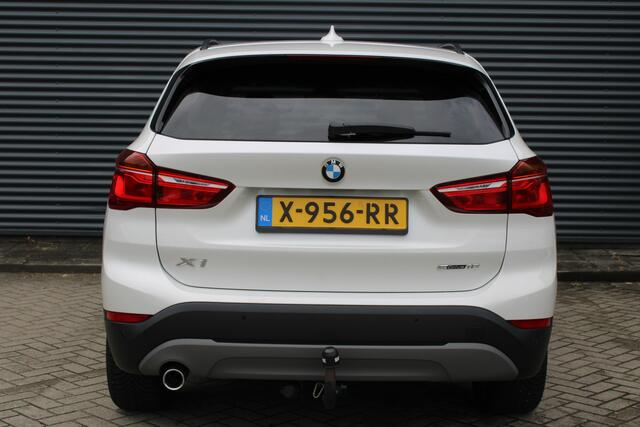 BMW X1 sDrive18i Executive Navigatie Wit-Metallic PDC