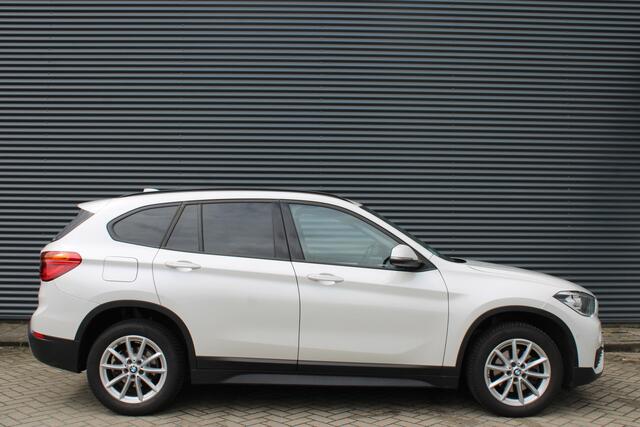 BMW X1 sDrive18i Executive Navigatie Wit-Metallic PDC