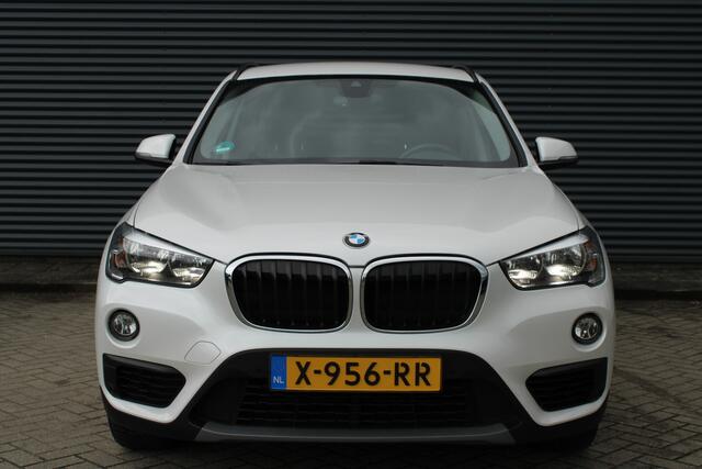 BMW X1 sDrive18i Executive Navigatie Wit-Metallic PDC