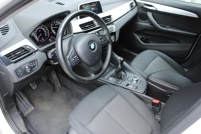 BMW X1 sDrive18i Executive Navigatie Wit-Metallic PDC