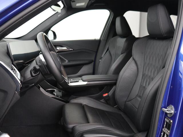 BMW X1 xDrive23i M Sport | Head-Up | Adaptieve Cruise | Trekhaak | Leder | 360 camera | Stoelverwarming | Keyless | Adaptief LED | Carplay | Sportstoelen | Live Cockpit Professional