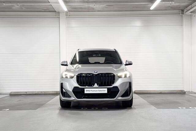 BMW X1 sDrive20i | M-Sport Pro | Travel Pack | Harman/Kardon | Panoramadak | Comfort Access | Driving Assistant Plus | Huisselectie