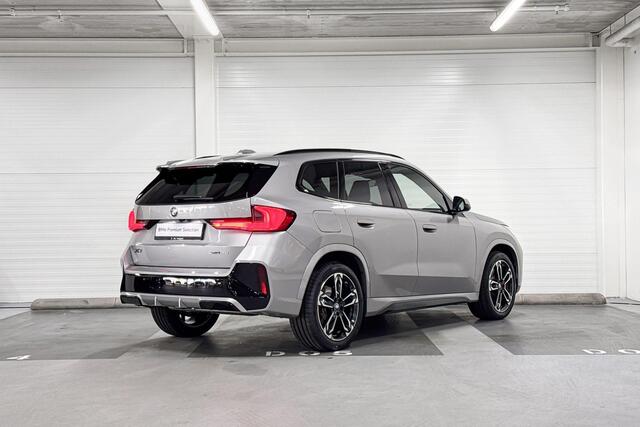 BMW X1 sDrive20i | M-Sport Pro | Travel Pack | Harman/Kardon | Panoramadak | Comfort Access | Driving Assistant Plus | Huisselectie