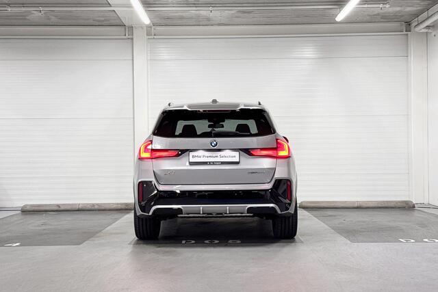 BMW X1 sDrive20i | M-Sport Pro | Travel Pack | Harman/Kardon | Panoramadak | Comfort Access | Driving Assistant Plus | Huisselectie