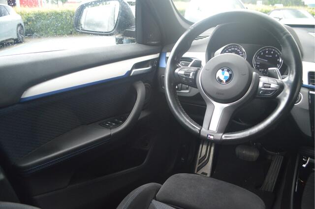 BMW X1 sDrive20i M Sport Automaat / Sportstoelen / Achteruitrijcamera / Comfort Access / Head-Up / Active Cruise Control / Stoelverwarming