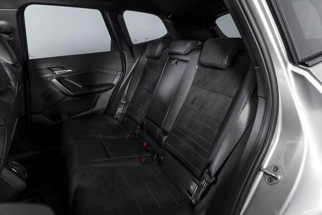 BMW X1 xDrive25e 245 PK | M-Sport | Premium Pack | S/K-Panodak | Elek. Trekhaak | Dig. Cockpit | Cruise | Stoelverw. | PDC | Camera | NAV+App. Connect | ECC | Elek. Klep | LM 19" | 2882