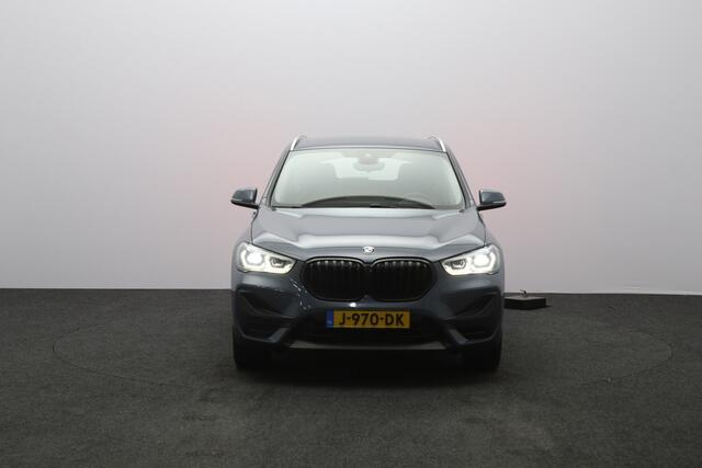 BMW X1 sDrive18i High 140 PK Executive Edition, Trekhaak, Head-Up Display, Stoelverwarming, Sportstoelen