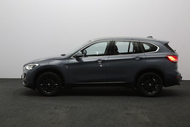 BMW X1 sDrive18i High 140 PK Executive Edition, Trekhaak, Head-Up Display, Stoelverwarming, Sportstoelen