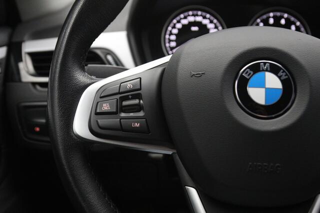 BMW X1 sDrive18i High 140 PK Executive Edition, Trekhaak, Head-Up Display, Stoelverwarming, Sportstoelen