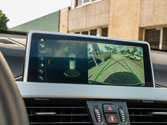BMW X1 sDrive20i Executive PANO HARMAN KARDON HUD CAMERA MEMORY STOEL ADAP CRUISE