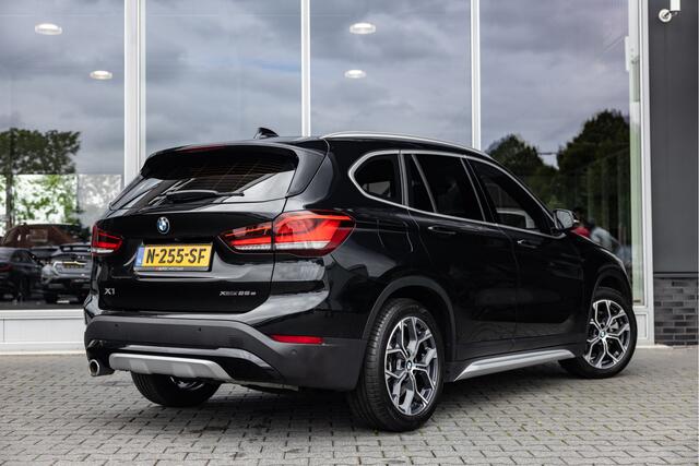 BMW X1 xDrive25e High Executive | Pano | Leder | Head-up