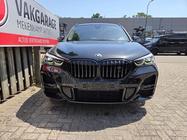 BMW X1 xDrive25e High Executive Edition M Sport 19"/Panoramadak/Elektrische stoel + memory/Adaptieve cruise/Keyless/HiFi/Camera
