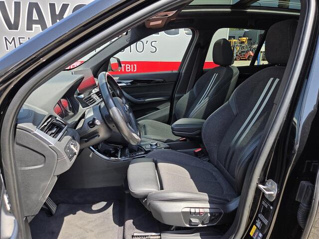 BMW X1 xDrive25e High Executive Edition M Sport 19"/Panoramadak/Elektrische stoel + memory/Adaptieve cruise/Keyless/HiFi/Camera