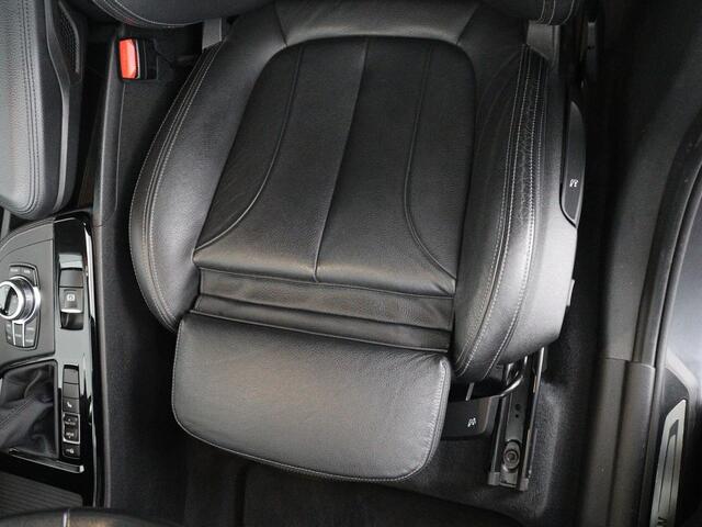BMW X1 sDrive18i Sport Line | Leder | Trekhaak | Stoelverwarming | Sportstoelen | Camera | Navigatie | Keyless | Climate control | 18'' velgen | Park Assist | Cruise control | Bluetooth | Full LED