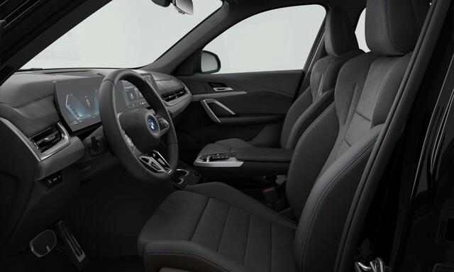 BMW X1 xDrive25e M Sport - Driving Assistant Plus - PREMIUM PACK - Elektrisch verwarmde voorstoelen - Sportstoelen - Comfort Access - Grootlichtassistent -