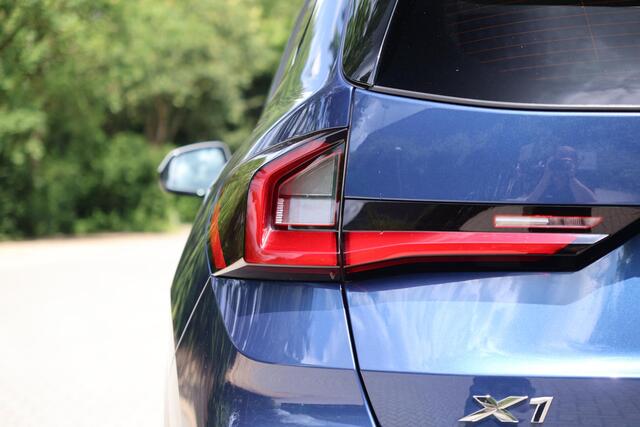 BMW X1 sDrive18i Elektrische trekhaak, Adaptieve LED, Stuurwielverwarming, DAB, X-Line, Keyless, Memorystoelen, etc.